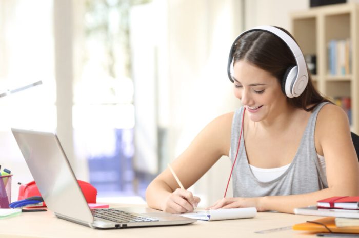 6 Benefits of Online Finance Courses - A Guy Blog